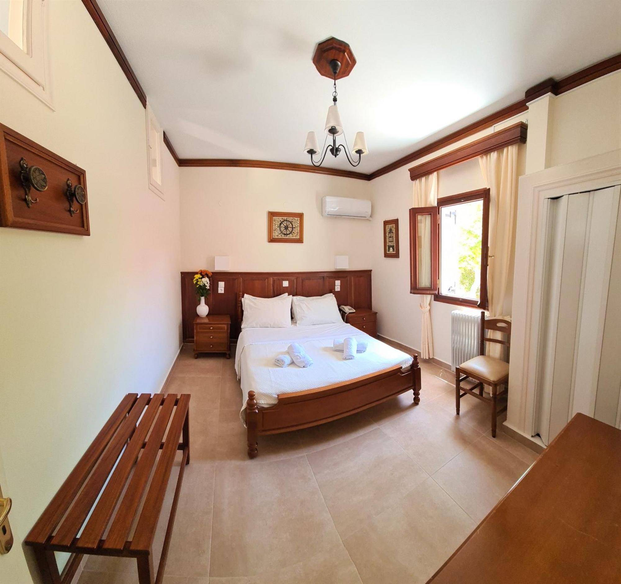 Kastro Hotel Спетсес Экстерьер фото